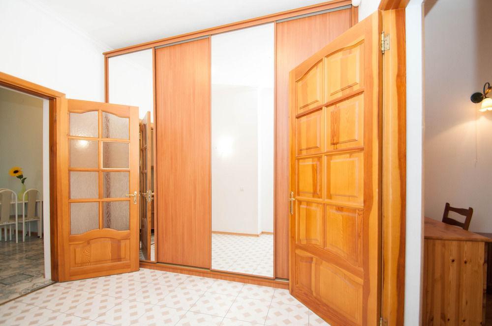 Hostel Kreschatik Kiev Exterior foto